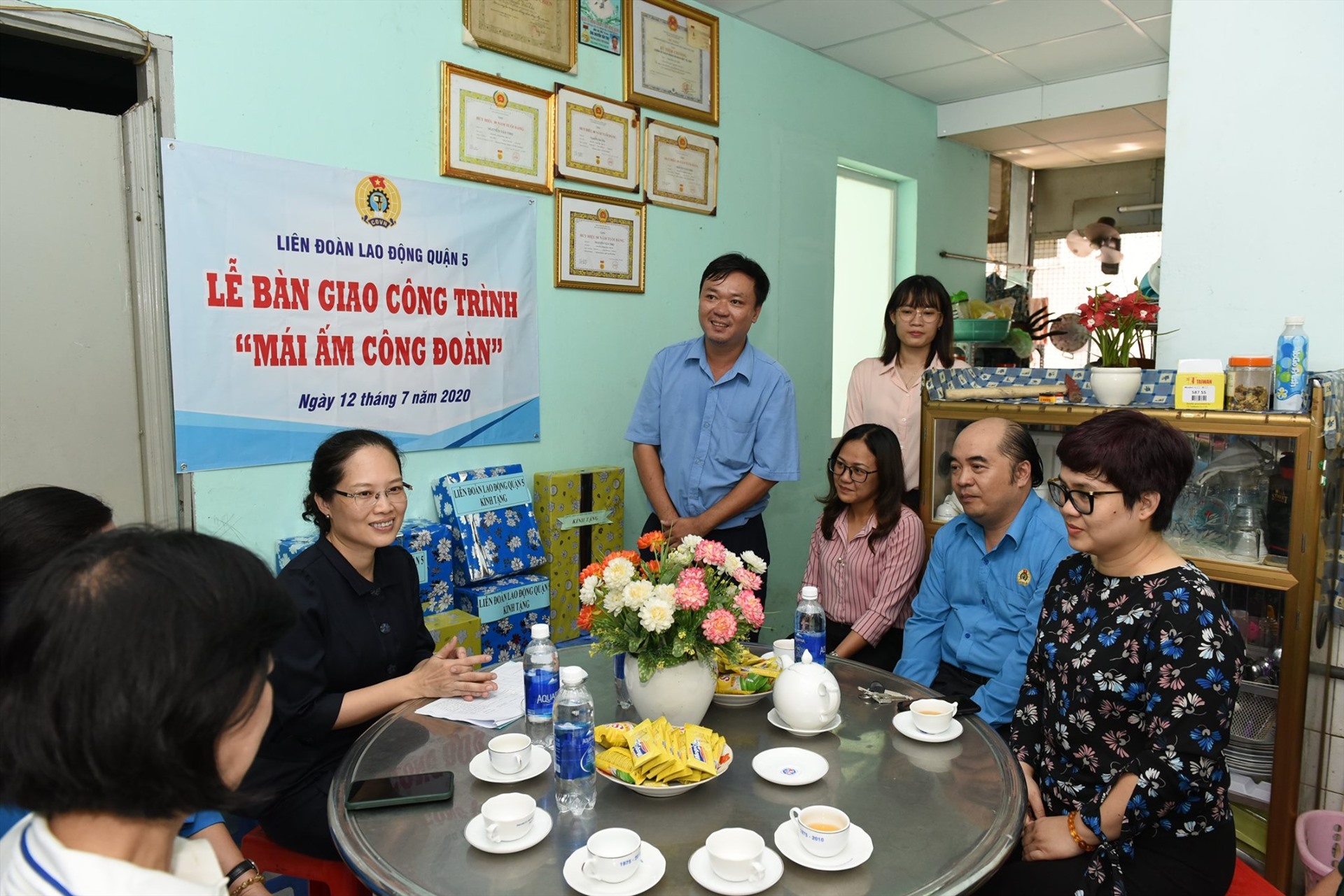 LĐLĐ Quận 5 trao “Mái ấm công đoàn” cho công nhân có hoàn cảnh khó khăn. Ảnh Đức Long