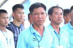 Huấn luyện viên Quảng Nam phàn nàn trọng tài sau trận thua Nam Định