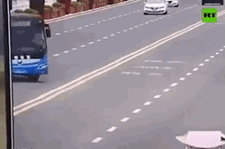Thông tin mới làm rõ nguyên nhân xe buýt ở Trung Quốc lao xuống hồ