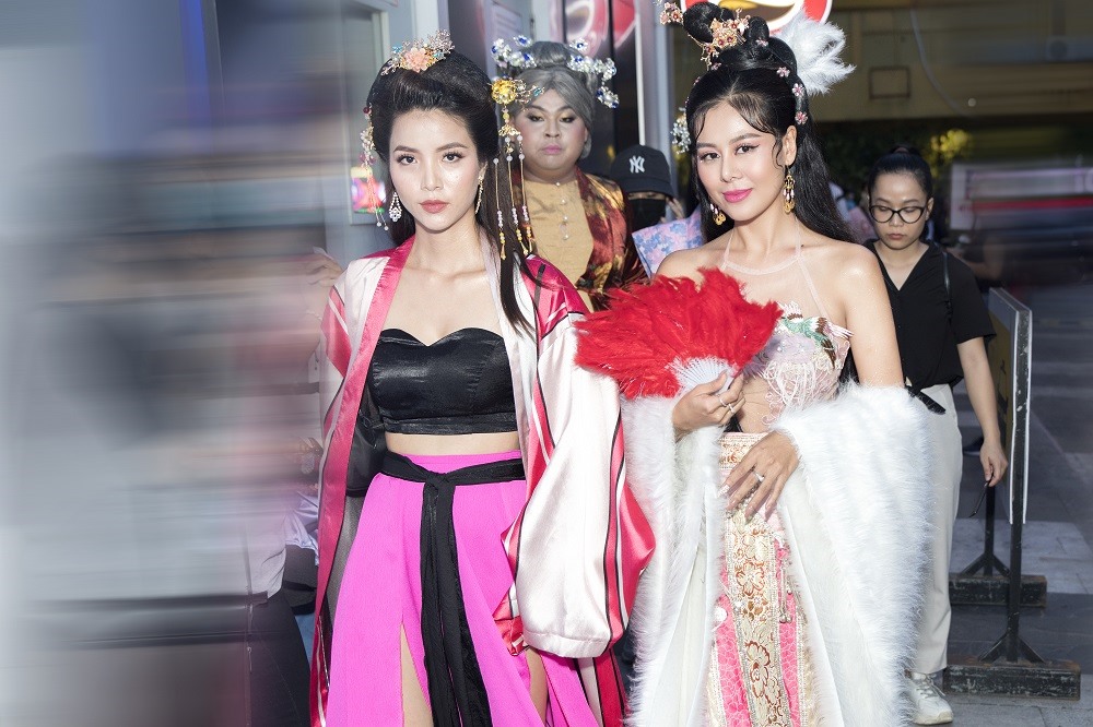 Nam Thư xuất đóng vai trò đạo diễn cho sản phẩm Dương Lâm.
