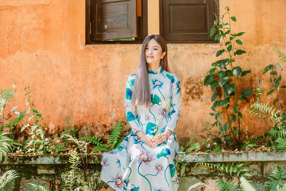 Cao Thùy Dương nền nã trong tà áo dài. Ảnh: Khánh Ngọc. Cao Thùy Dương nền nã trong tà áo dài. Ảnh: Khánh Ngọc.
