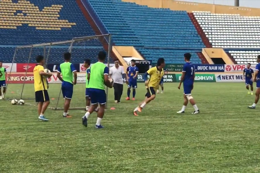 Nhìn lại 3 sự cố và 1 tuần tai tiếng của bóng đá Việt nhin lai 3 su co va 1 tuan tai tieng cua bong da viet