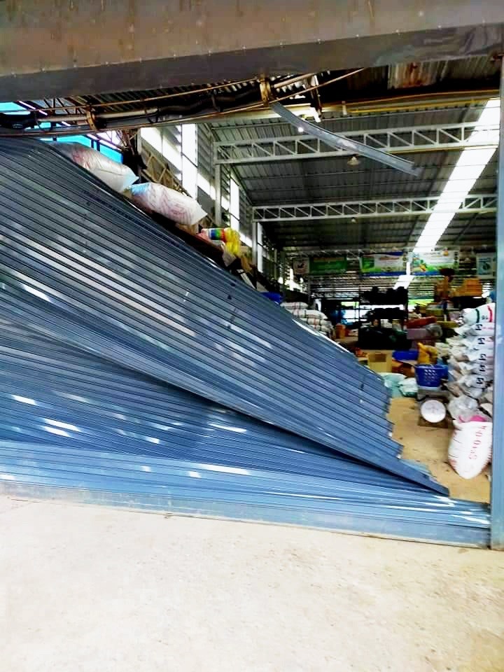 Con voi đã phá hỏng cánh cửa 2 lần để đột nhập ăn sầu riêng. Ảnh: Newtv