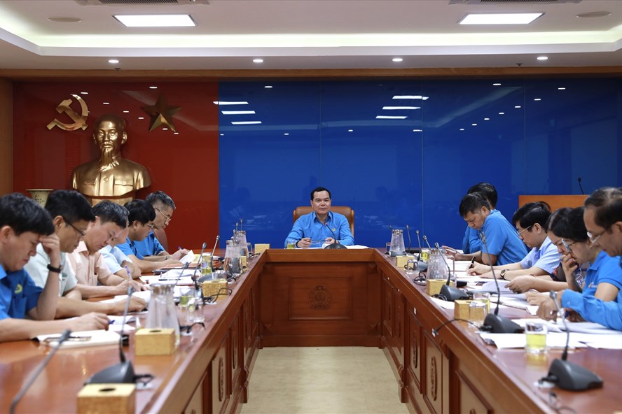Hội đồng xét chọn giải thưởng Nguyễn Văn Linh lần thứ II, năm 2020 họp vào chiều 13.7. Ảnh: Hải Nguyễn.