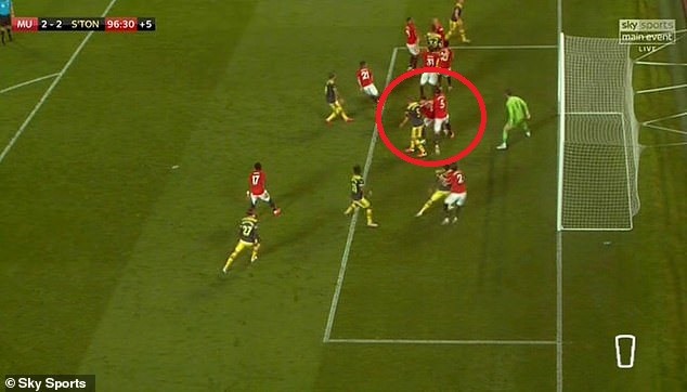 Tinh huống để thua của M.U. Ảnh: Sky Sports.