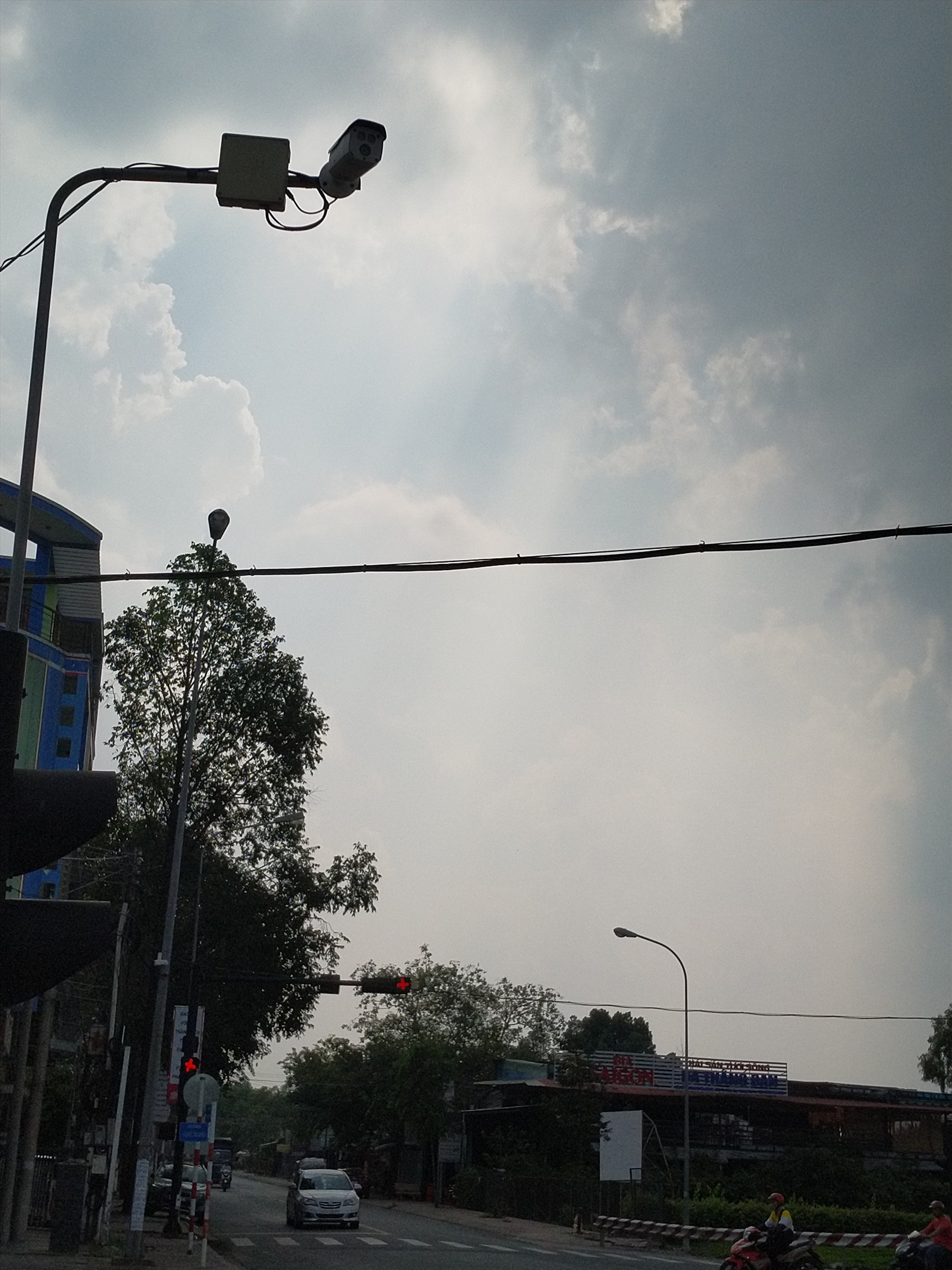 Hệ thống camera an ninh ở Cần Giuộc góp phần làm giảm tội phạm. Ảnh: K.Q