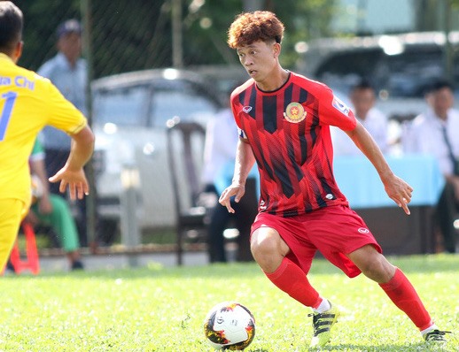 Tiền vệ Thanh Sơn trong màu áo Công An Nhân Dân. Ảnh: Thủ Khúc/Sport5