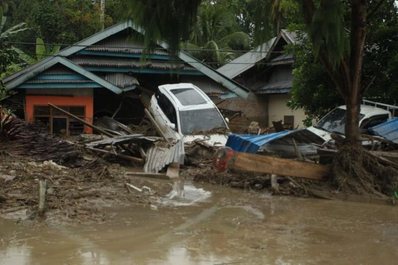 Quang cảnh tan hoang sau lũ quét. Ảnh: AFP