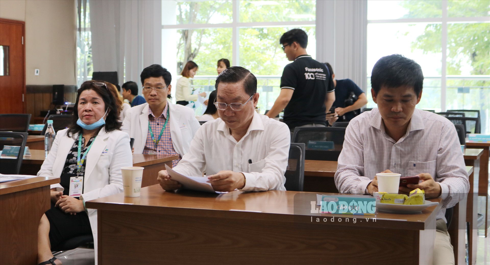 Đội ngũ y, bác sỹ luôn túc trực, tham gia hội chẩn từ xa.