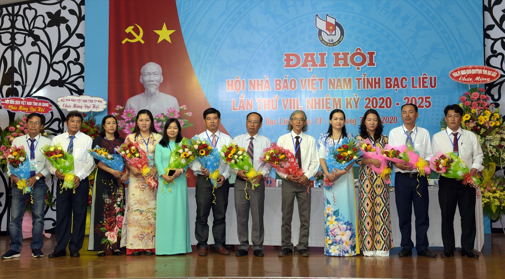 BCH khóa VIII ra mắt trước đại hội (ảnh Nhật Hồ)