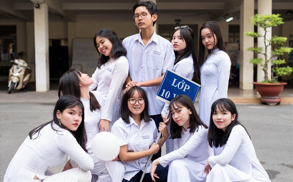 Nữ sinh Trúc Anh cùng bạn bè trong lớp. Ảnh: NVCC.