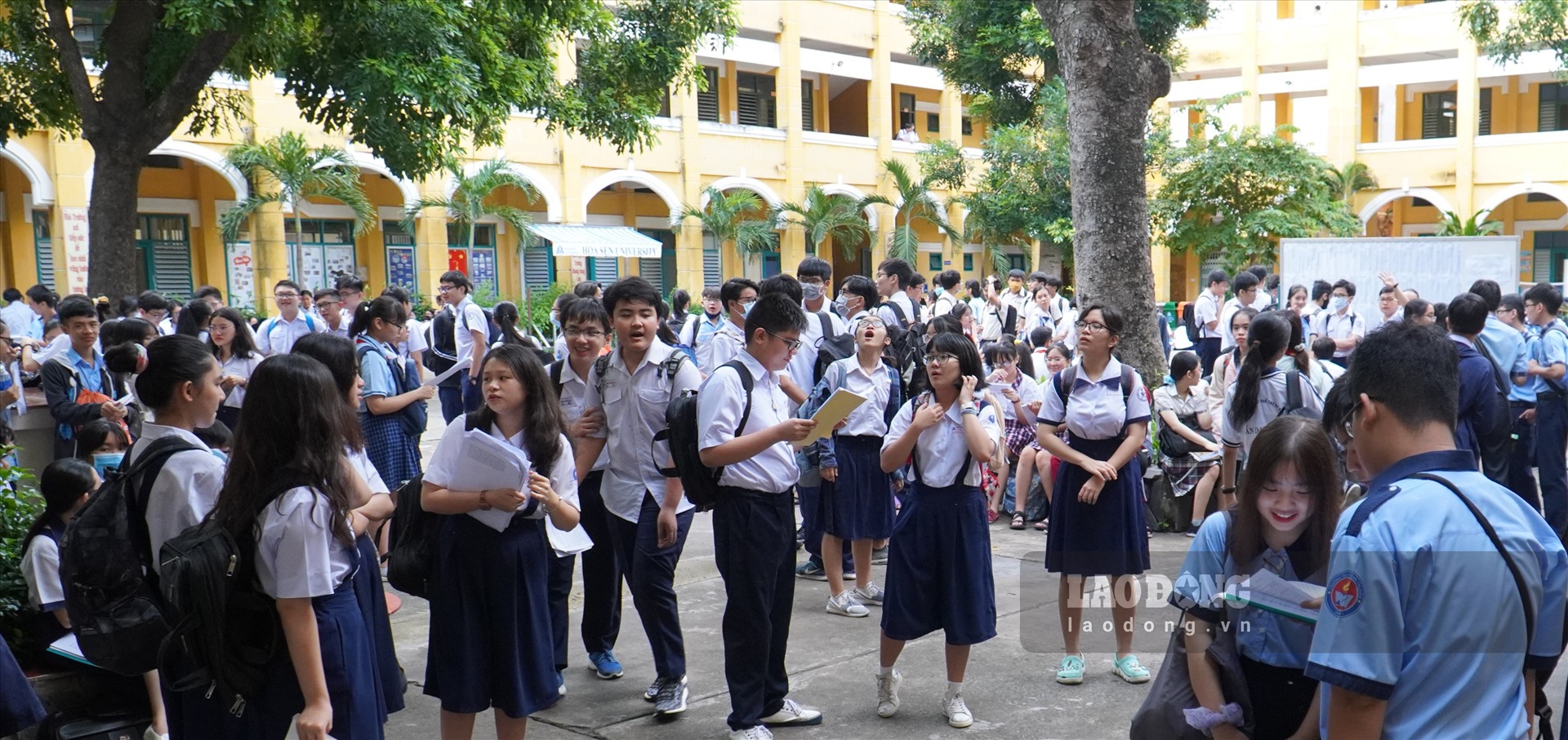 Dự kiến, cấu trúc, định hướng và độ phân hoá của đề thi vẫn như các năm trước. Đề Ngữ văn sẽ gồm 3 câu: đọc hiểu (3 điểm), nghị luận xã hội (3 điểm) và nghị luận văn học (4 điểm).