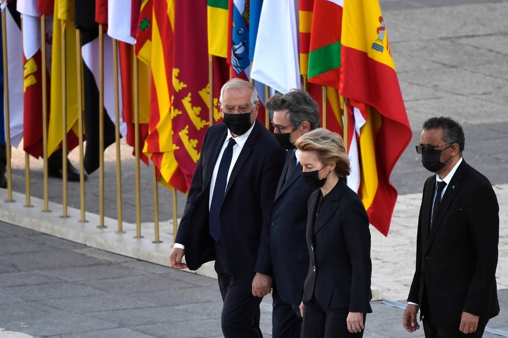Đại diện của EU và WHO tới tham dự lễ tưởng niệm. Ảnh: AFP.