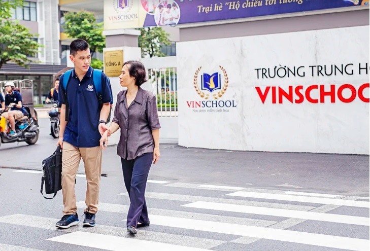 Nhà cạnh trường, gia đình cũng trở nên hạnh phúc hơn vì không phải sống trong nỗi lo trễ giờ, kẹt xe, khói bụi.