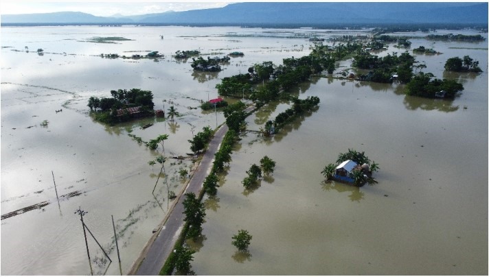 Những ngôi nhà ngập nước lũ ở Sunamganj, Bangladesh hôm 14.7. Ảnh: AFP.