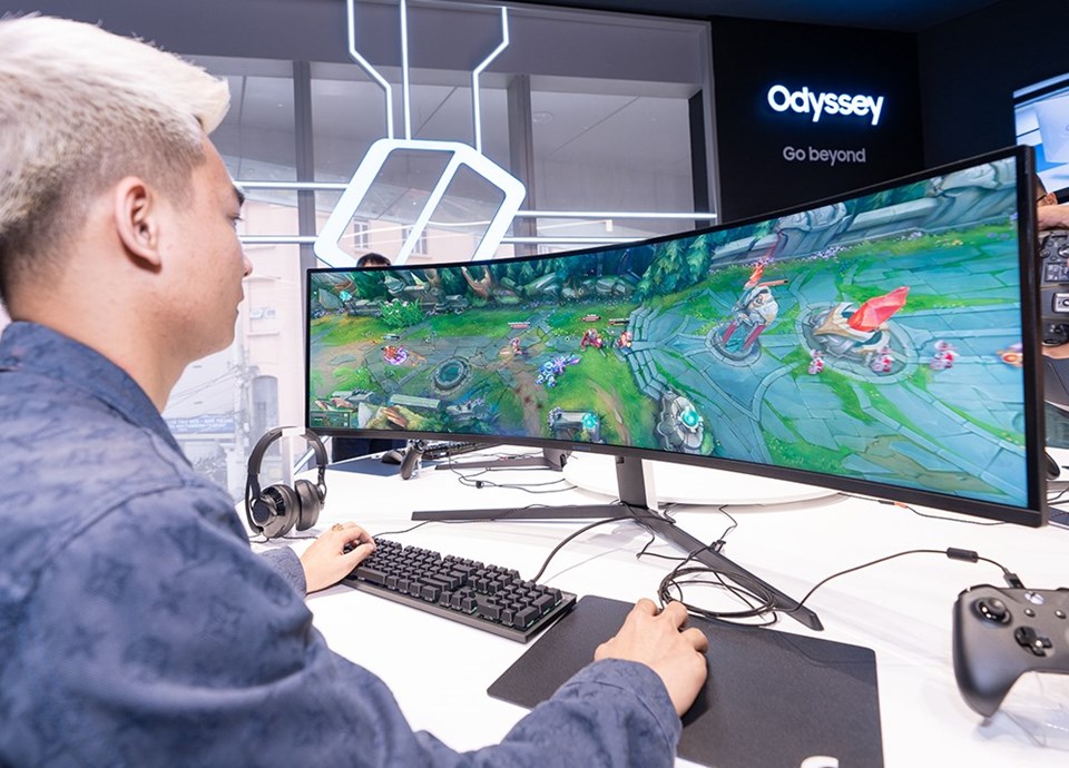 Màn hình gaming cong cao cấp Odyssey của Samsung vừa trình làng tại thị trường Việt Nam. Màn hình gaming cong cao cấp Odyssey của Samsung vừa trình làng tại thị trường Việt Nam.
