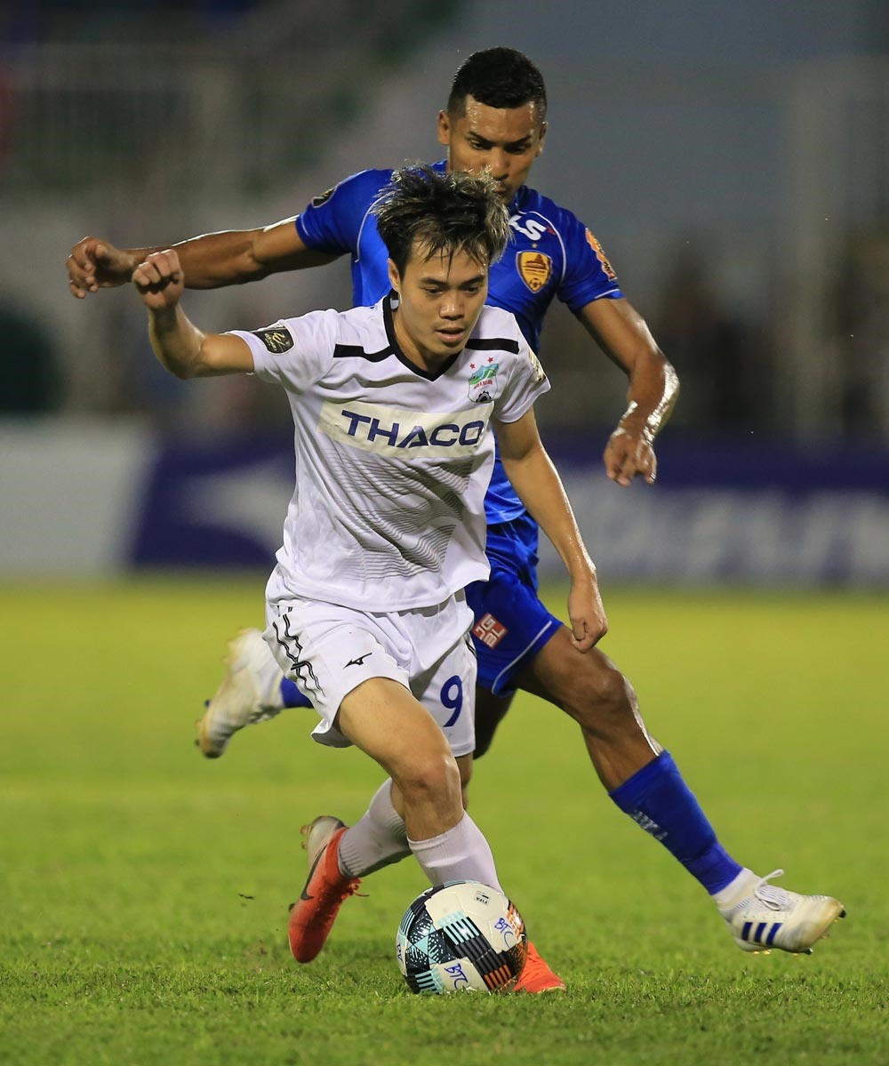 Văn Toàn in dấu giày trong cả 3 bàn thắng của HAGL. Ảnh: VPF.