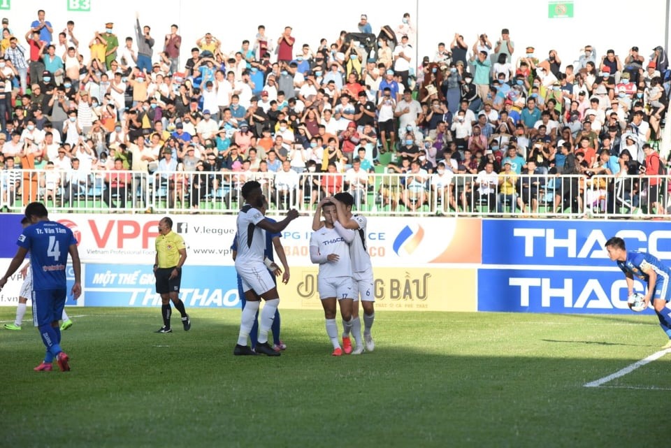 HAGL có chiến thắng 3-1 thuyết phục trước Quảng Nam với các bàn thắng của Vũ Văn Thanh, Tuấn Anh, Walsh. Ảnh: Lê Ngọc.