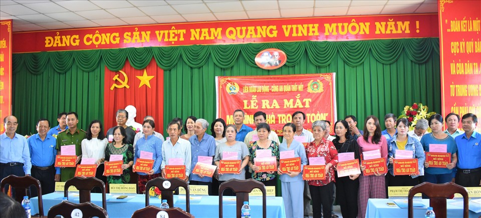 Ra mắt thành lập mô hình “Nhà trọ an toàn” tại khu vực Thới Hoà 1, phường Thới. Ảnh: Thành Nhân
