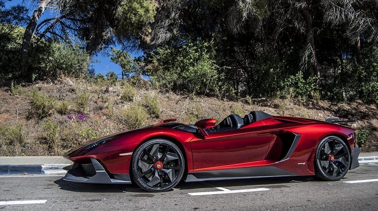 Thiết kế thể thao mui trần Lamborghini Aventador J đã làm người đam mê xe ngất ngây khi nhìn thấy. Ảnh: The Cars