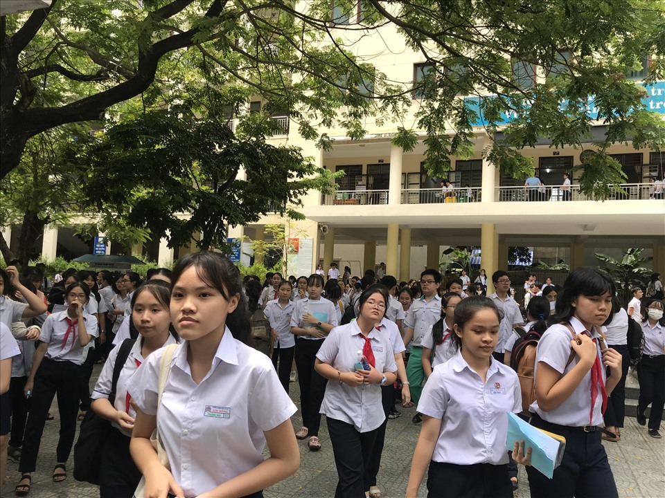 Đa số thí sinh cho rằng đề thi năm nay khá khó so với năm ngoái. Ảnh: Mai Hương