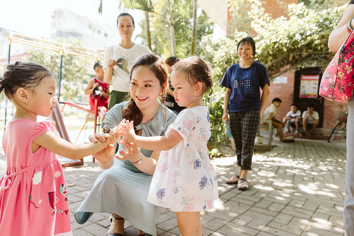 Lina cũng tỏ ra là một bé gái