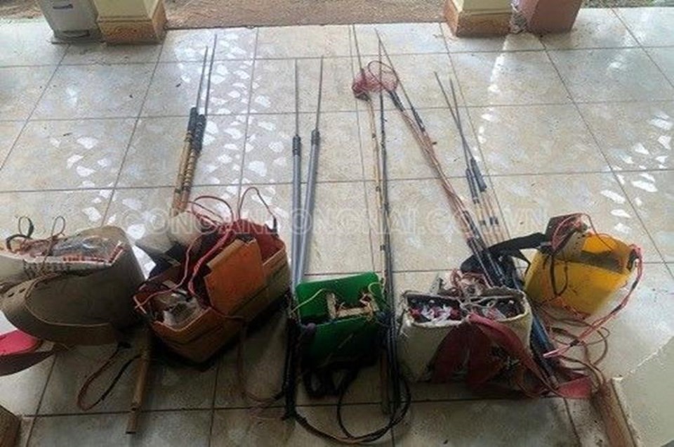 Bộ dụng cụ kích điện để rà cá. Ảnh: Công an cung cấp Bộ dụng cụ kích điện để rà cá. Ảnh: Công an cung cấp