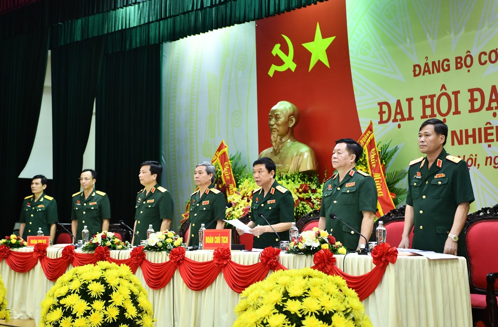 Đoàn Chủ tịch điều hành Đại hội. Ảnh Nguyên Hải
