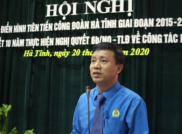 Ông Nguyễn Văn Danh - Chủ tịch LĐLĐ Hà Tĩnh khai mạc Hội nghị. Ảnh: Trần Tuấn.