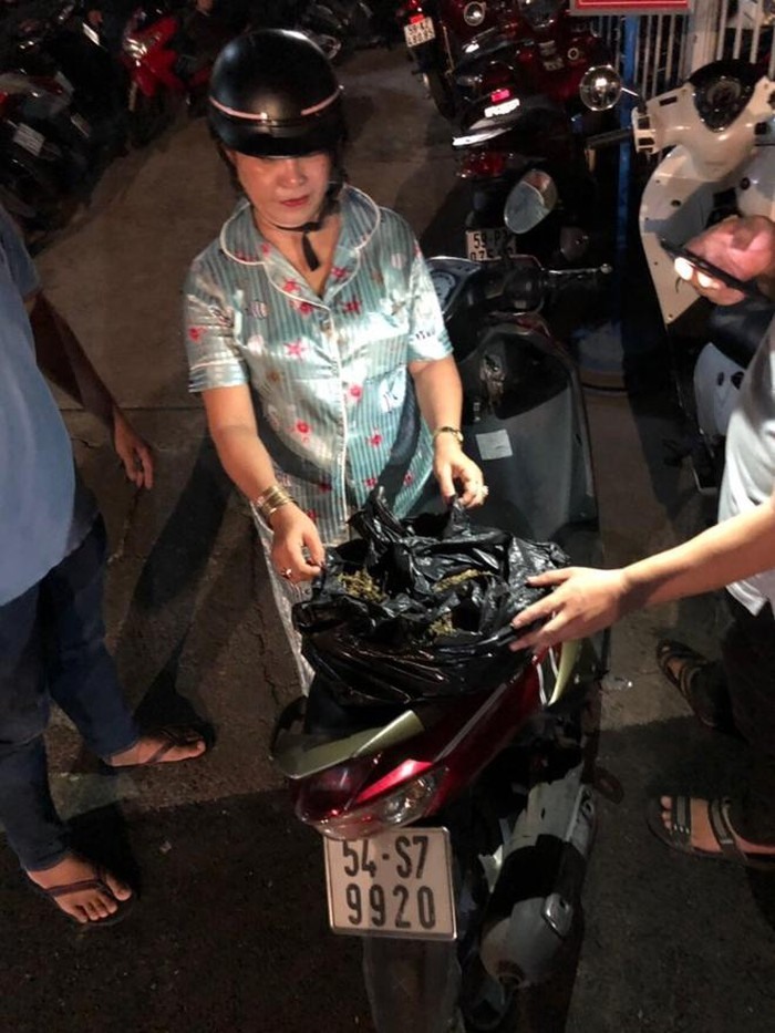 Linh cùng tang vật cần sa. Ảnh: Công an cung cấp