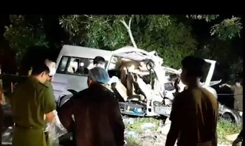 Hiện trường vụ tai nạn làm 8 người chết, 7 người bị thương ở Bình Thuận. Ảnh. H.Q