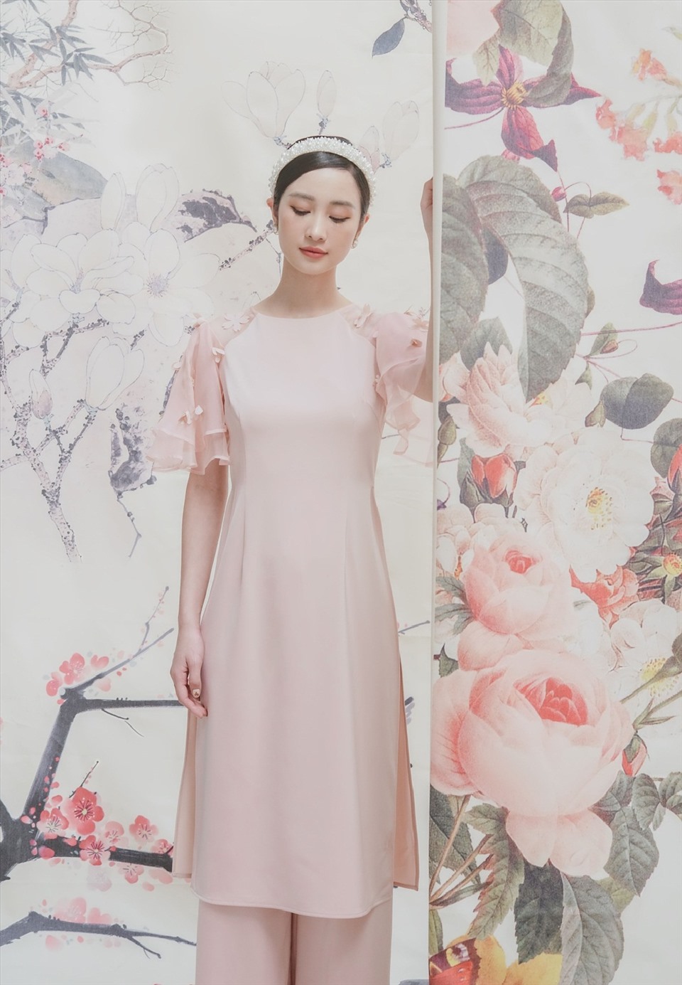 Người đẹp ưa chuộng phong cách thời trang thanh lịch, nhẹ nhàng.