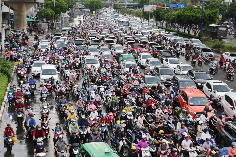 TPHCM hiện có hơn 8,1 triệu xe ô tô và xe máy. Ảnh: Minh Quân