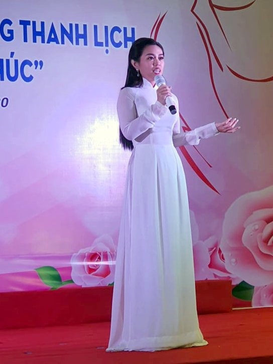 Và tự tin lên sân khấu thuyết trình phần thi (ảnh Nhật Hồ)