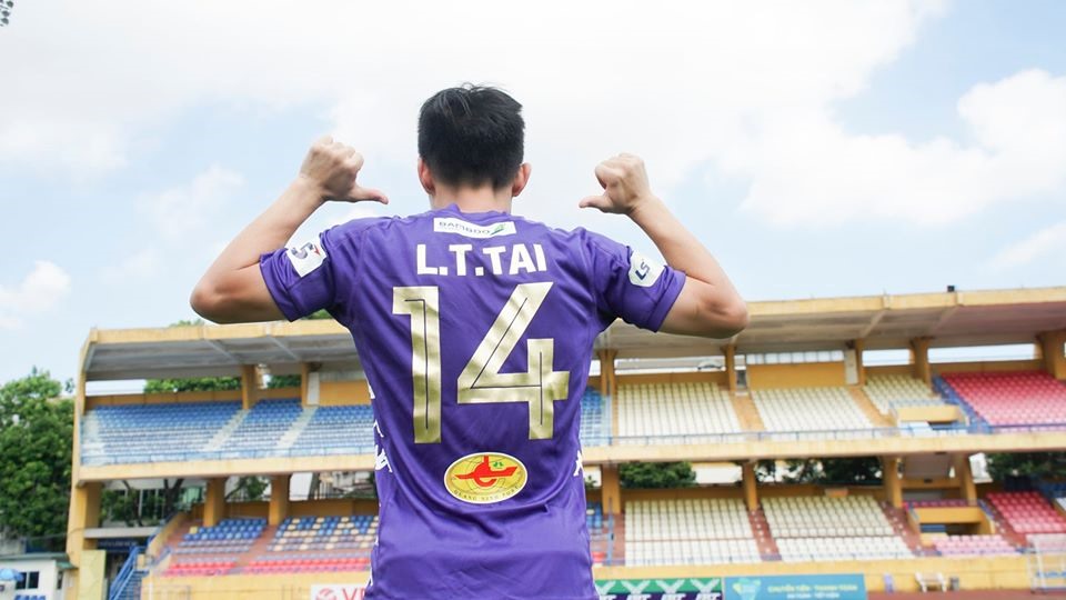 Lê Tấn Tài mang số áo 14 quen thuộc làm nên tên tuổi của anh. Ảnh: HNFC
