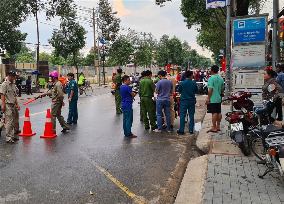Đến tối cùng ngày công an vẫn đang khám nghiệm điều tra làm rõ vụ tai nạn. Ảnh: Dương Bình