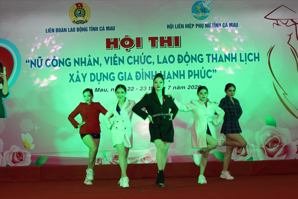 Phần thi tài năng của một thí sinh (ảnh Nhật Hồ)