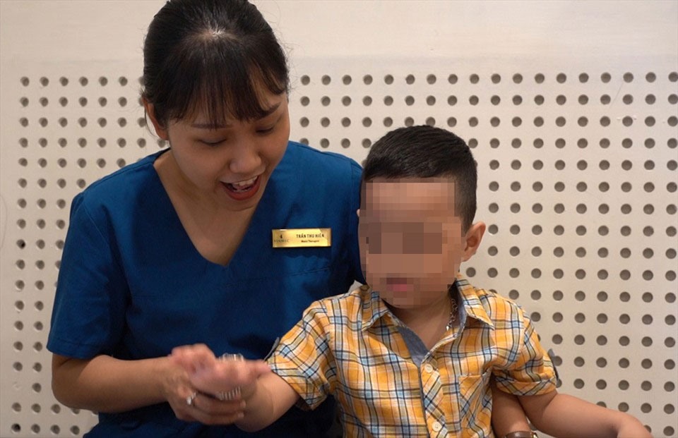 Sau ghép tế bào gốc lần đầu tiên, Bảo Nam hào hứng tham gia các lớp học, có thể phát triển nhiều kỹ năng cá nhân.