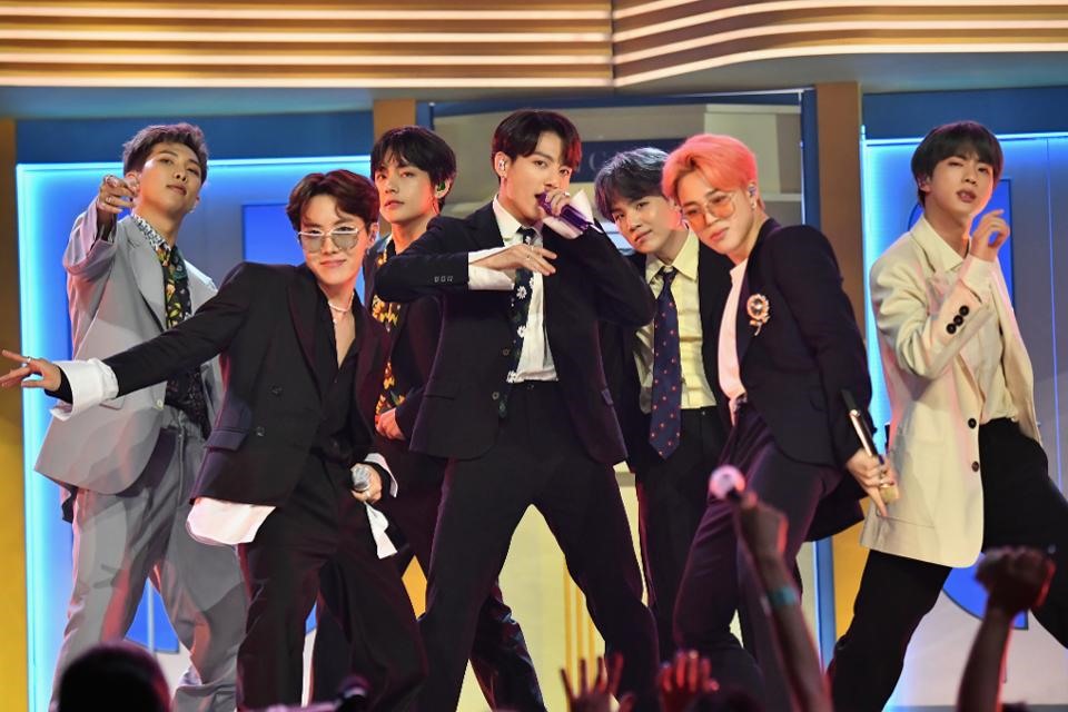 BTS phải hủy nhiều show quốc tế. Ảnh: Cắt từ MV