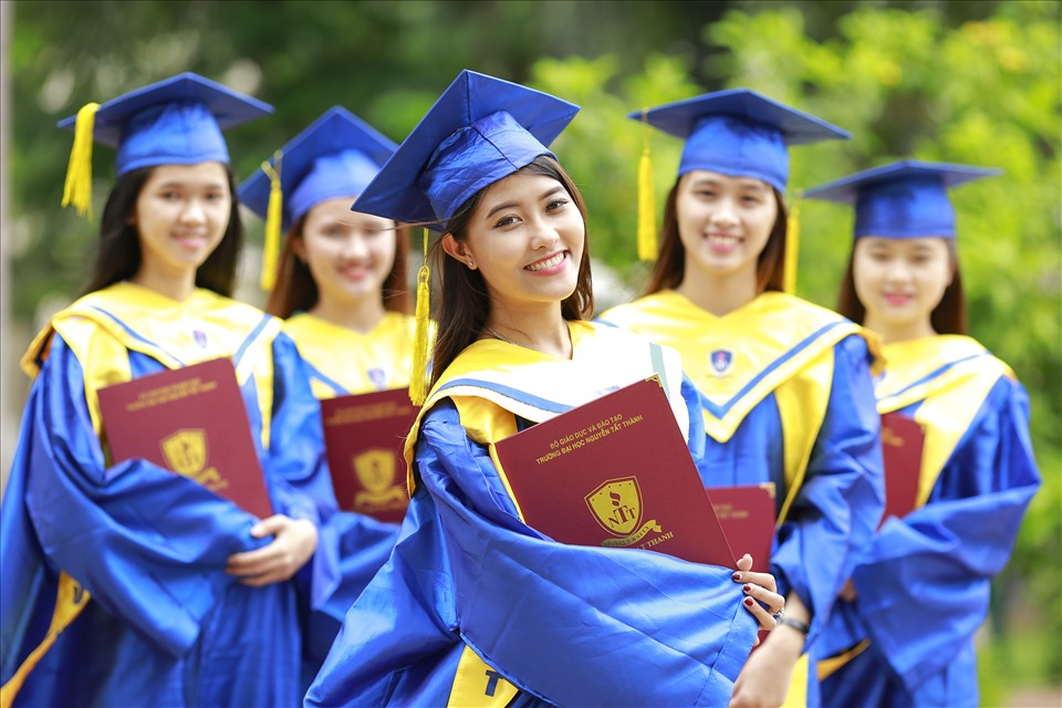 Sinh viên Trường Đại học Nguyễn Tất Thành trong ngày tốt nghiệp.