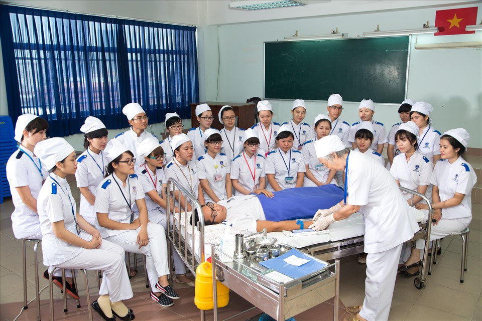 Giờ dạy y khoa tại Đại học Nguyễn Tất Thành.