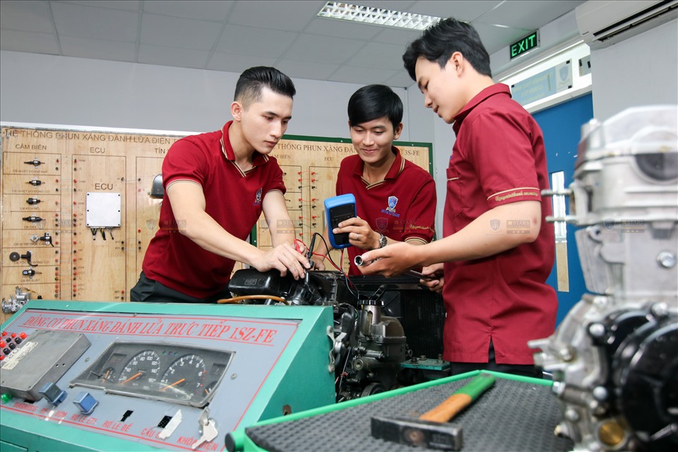 Giờ thực hành ở Đại học Nguyễn Tất Thành.