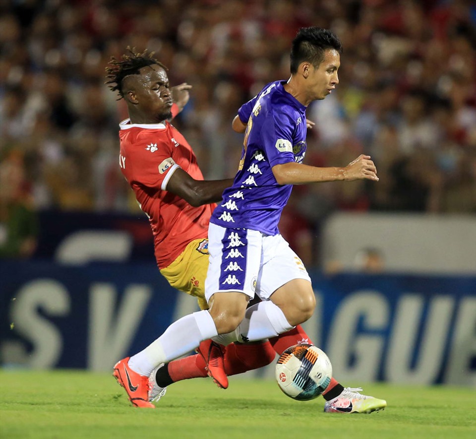 Tiền vệ Đỗ Hùng Dũng chưa dám mơ về ngôi vô địch LS V.League 2020. Ảnh: VPF
