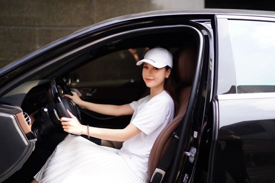 Nửa năm mua 2 xế hộp tiền tỉ, MC Sam đích thị là tay chơi xe của showbiz nua nam mua 2 xe hop tien ti mc sam dich thi la tay choi xe cua showbiz