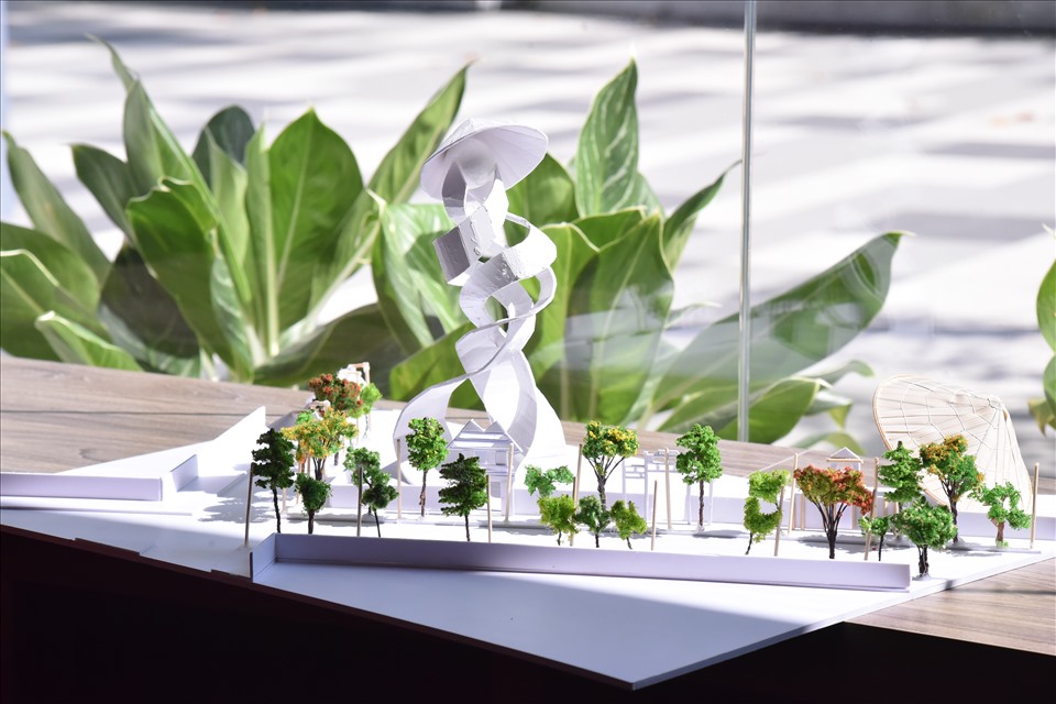 10 ý tưởng thiết kế từ Workshop cùng 20 tác phẩm đồ án tốt nghiệp của sinh viên Khoá 22 ngành Thiết kế nội thất trường Đại học Văn Lang sẽ được trưng bày tại Nhà Văn hoá Thanh niên từ 23.7 đến hết ngày 31.7