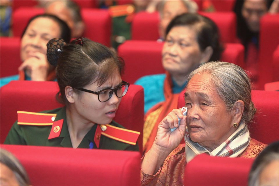 Mẹ Việt Nam Anh hùng tham dự buổi gặp mặt. Ảnh Tống Giáp.