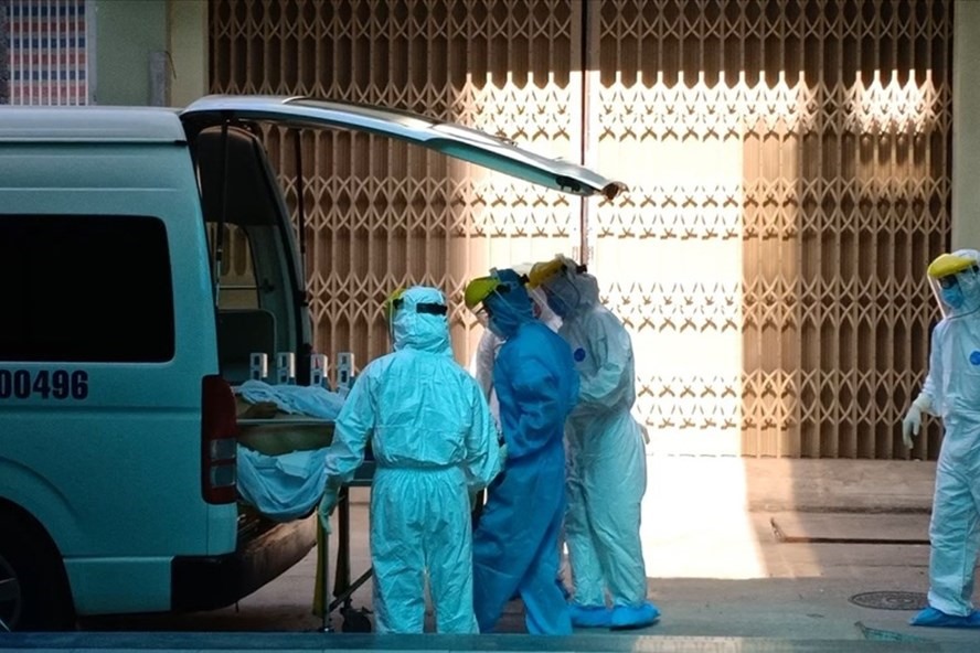 Bệnh nhân dương tính với SARS-CoV-2 tại Đà Nẵng được thực hiện ECMO. Ảnh: Cao Văn