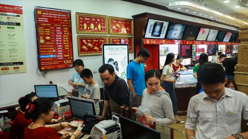 Không nên đầu tư vàng lướt ván vào thời điểm này. Ảnh minh họa: Phan Anh