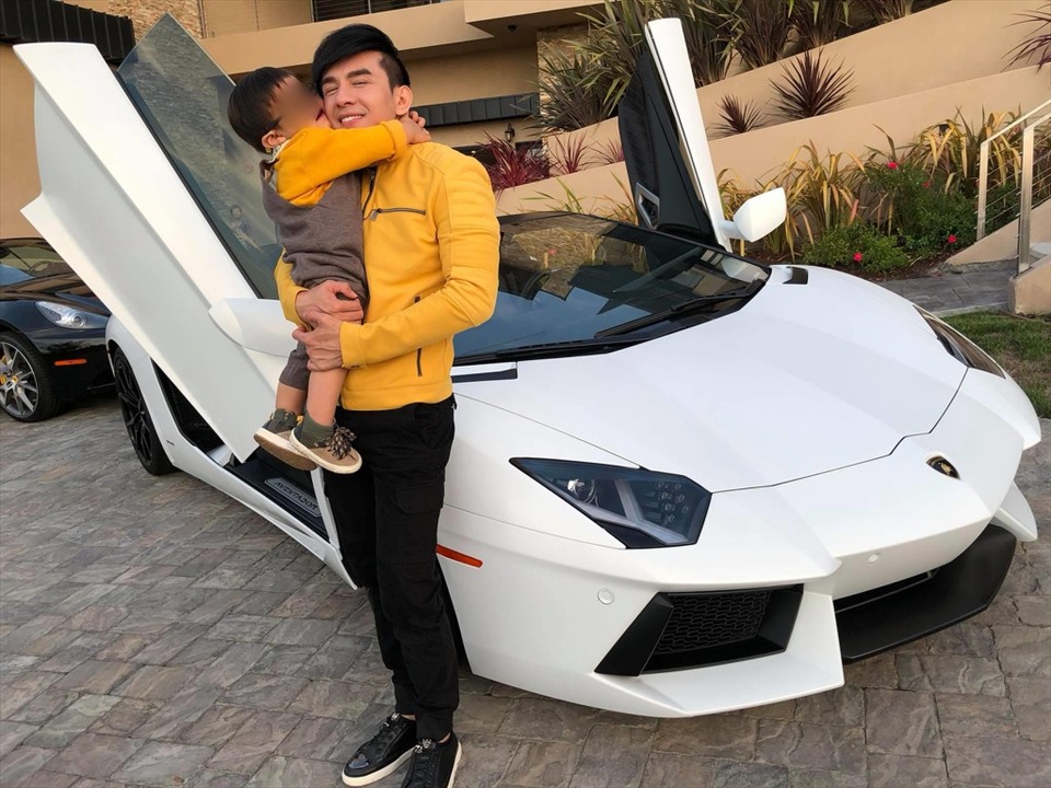 Siêu xe Lamborghini Aventador LP700-4 Roadster của Đan Trường. Ảnh: NSCC