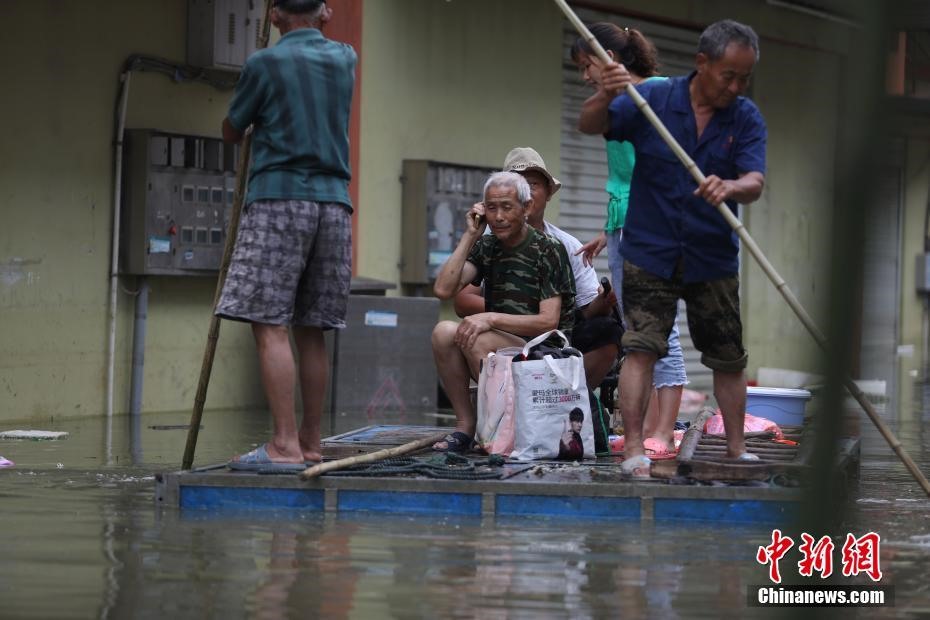 Lũ lụt ở thành phố Hợp Phì, tỉnh An Huy. Ảnh: China News